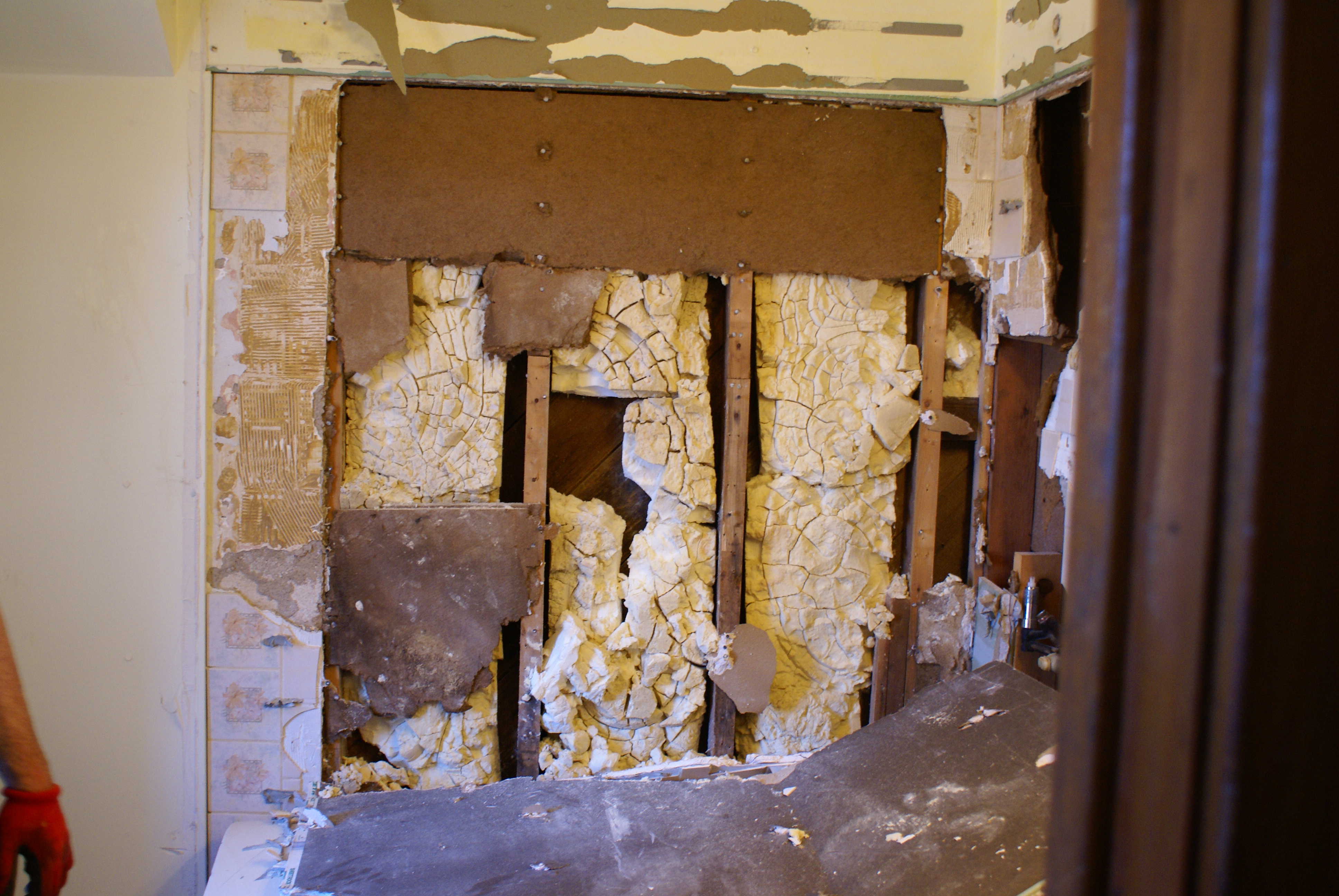 File:Urea-formaldehyde insulation.jpg - Wikimedia Commons